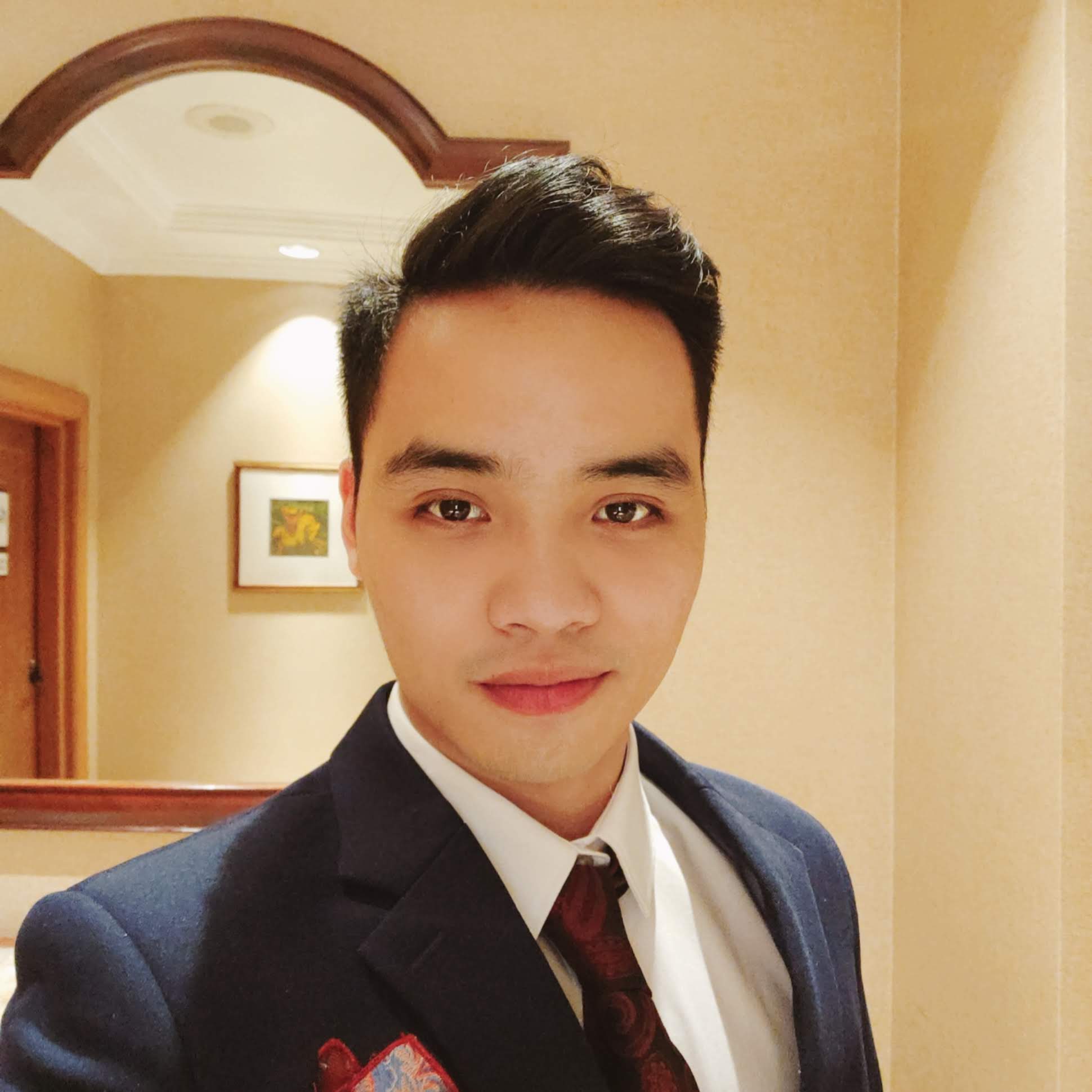 Hoang Dinh Cong is at office